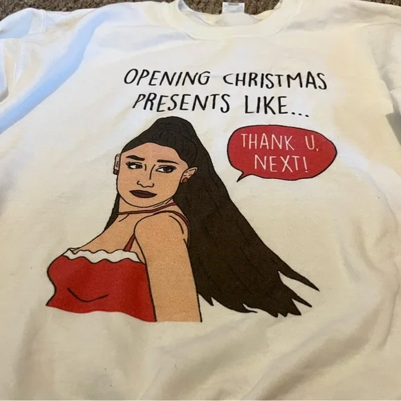 ariana grande christmas crewneck - Picture 4 of 5